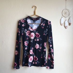 Rue 21 long sleeve floral choker v neck top